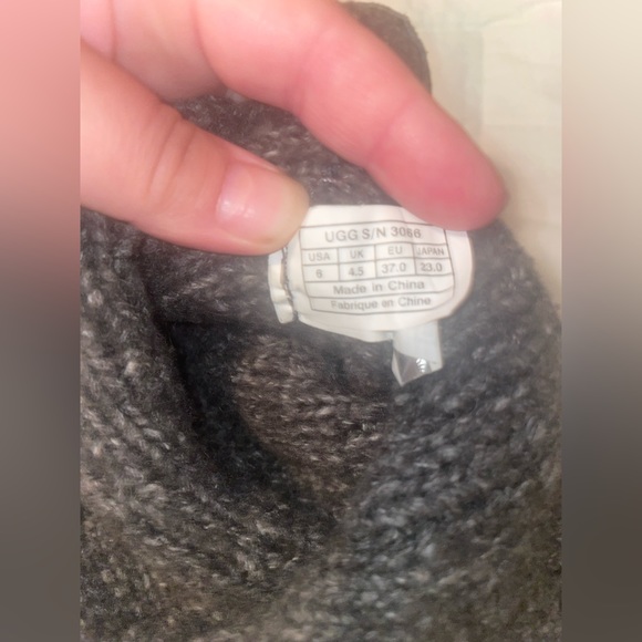 ⭐️UGG Australia Lattice Cardy Boots (discontinued)
Charcoal Grey-Sz 6 pre owned - Picture 8 of 15
